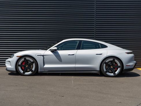 Used 2025 Porsche Taycan 4S AWD/4WD image 2