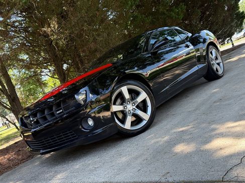 Used 2011 Chevrolet Camaro SS RWD image 3