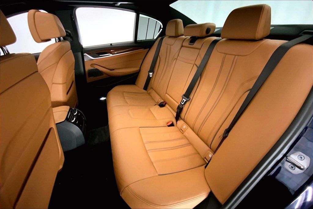 Used 2023 BMW M550i xDrive w/ Executive Package AWD/4WD image 14