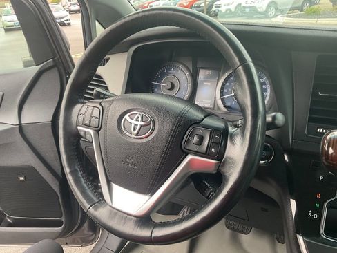 Used 2015 Toyota Sienna AWD image 18