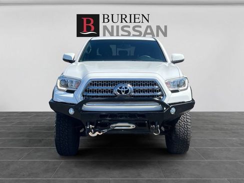 Used 2017 Toyota Tacoma TRD Off-Road w/ Premium & Technology Package AWD/4WD image 7