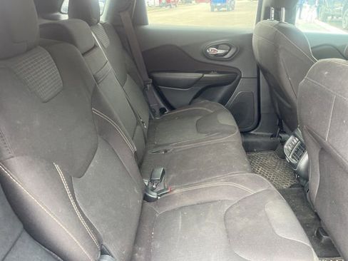 Used 2016 Jeep Cherokee Latitude w/ Cold Weather Group image 15