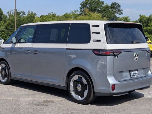 Used 2025 Volkswagen ID. Buzz Pro S Plus RWD image 10