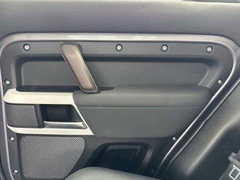 Used 2023 Land Rover Defender 110 S image 15