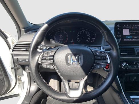 Used 2018 Honda Accord Touring image 16