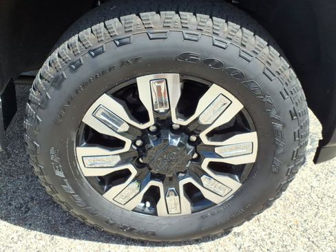 Used 2025 GMC Sierra 2500 Denali w/ Denali Reserve Package AWD/4WD image 17