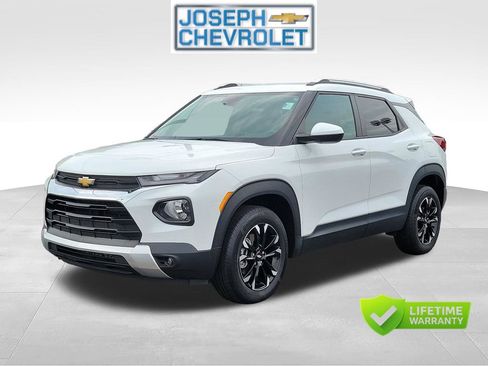 Used 2023 Chevrolet TrailBlazer LT w/ Convenience Package AWD/4WD image 2