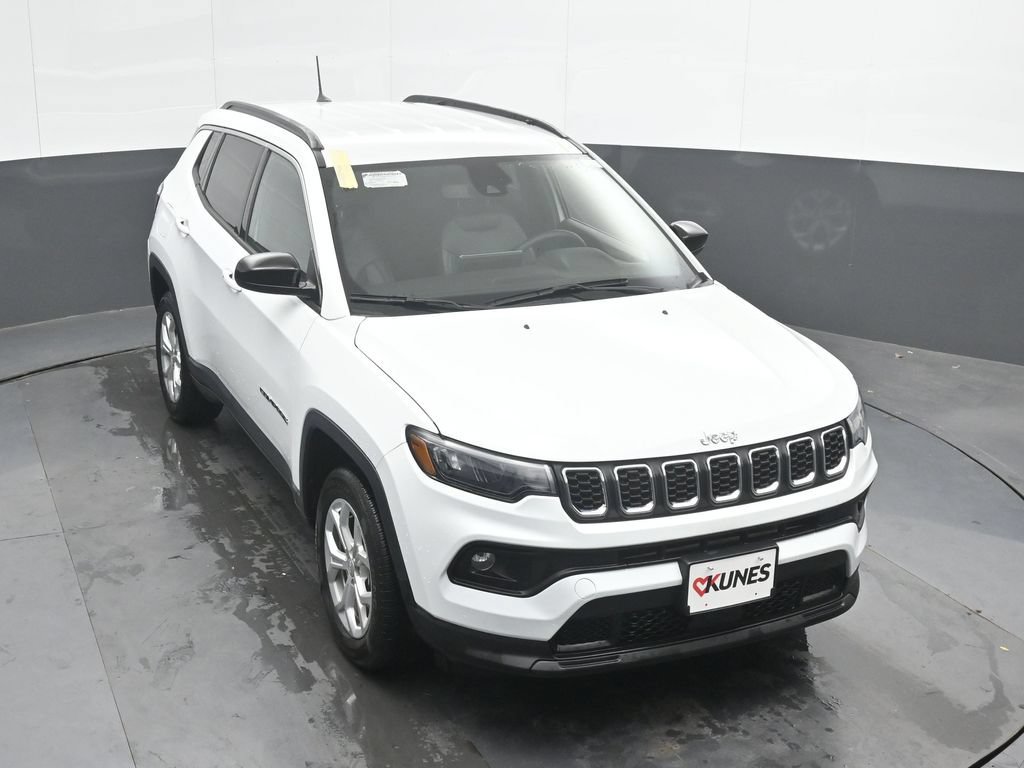 Used 2024 Jeep Compass Latitude AWD/4WD image 30