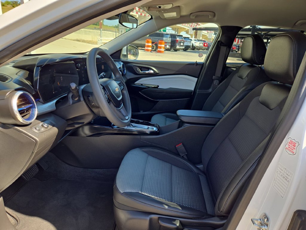 Used 2026 Chevrolet Trax LT FWD image 11