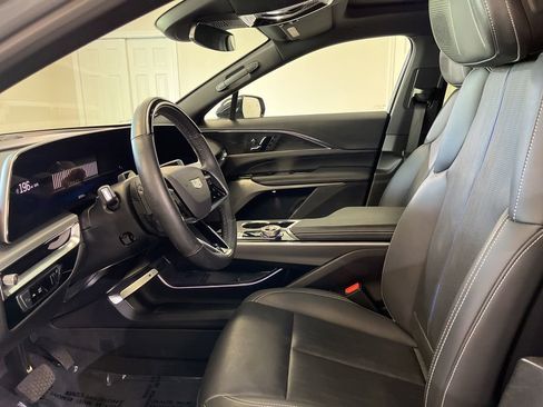 Certified 2024 Cadillac Lyriq Luxury AWD/4WD image 15
