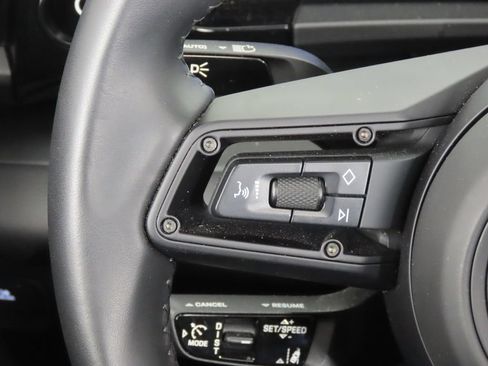 Certified 2025 Porsche Macan Electric RWD image 20
