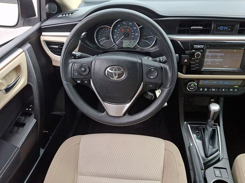 Used 2016 Toyota Corolla LE FWD image 2