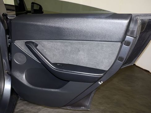 Used 2021 Tesla Model Y Long Range AWD/4WD image 27