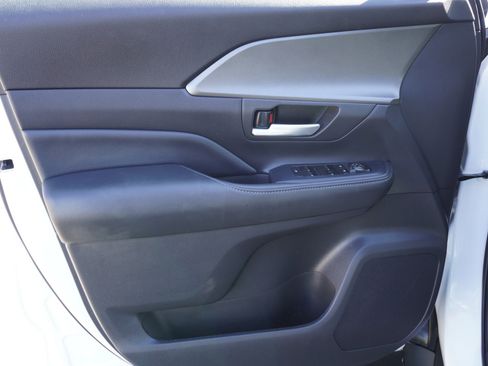 Used 2025 Toyota Grand Highlander AWD image 21