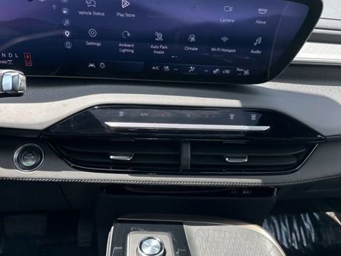 Used 2025 Buick Enclave Avenir w/ Super Cruise Package AWD/4WD image 19