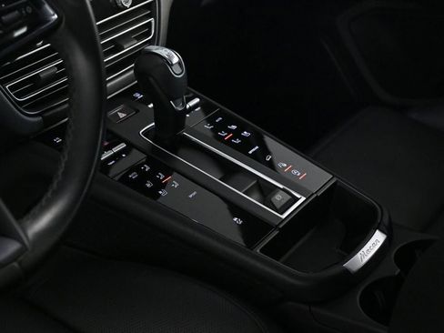 Certified 2023 Porsche Macan AWD/4WD image 22