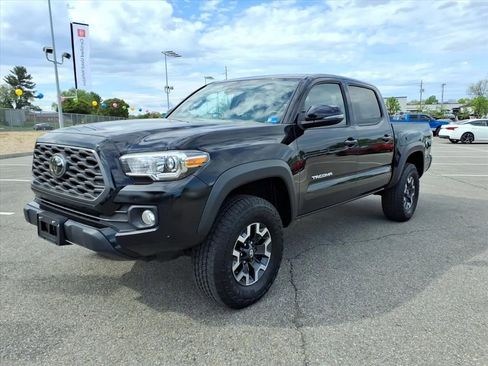Used 2022 Toyota Tacoma TRD Off-Road w/ Technology Package image 9