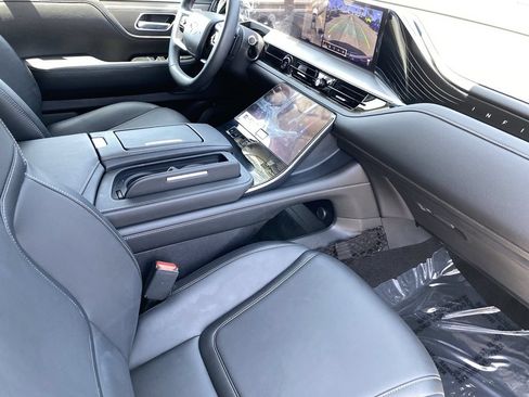 Certified 2026 INFINITI QX80 Pure w/ Cargo Package AWD/4WD image 9