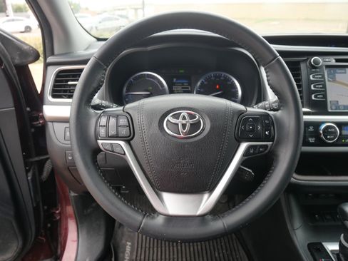 Used 2019 Toyota Highlander XLE image 11