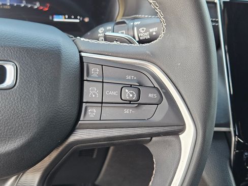 Used 2023 Jeep Grand Cherokee Altitude RWD image 19