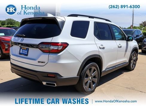 Certified 2025 Honda Pilot Sport image 5