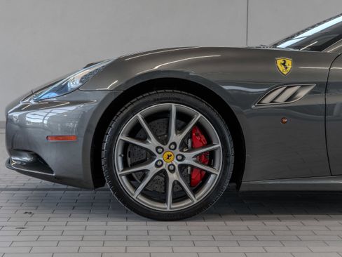 Used 2013 Ferrari California image 5