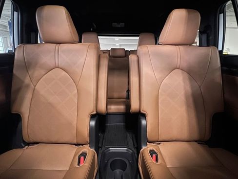 New 2025 Toyota Highlander Platinum image 12