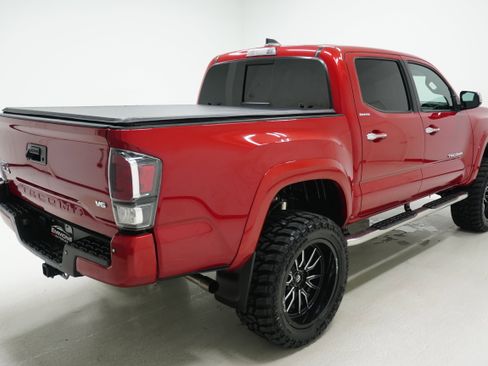 Used 2021 Toyota Tacoma Limited AWD/4WD image 4