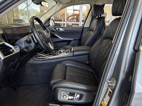 Used 2024 BMW X7 xDrive40i w/ Premium Package image 14