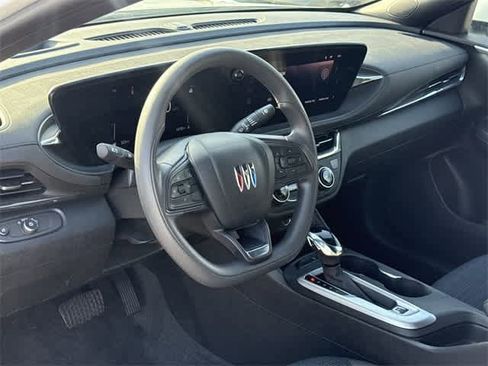 Used 2025 Buick Envista Preferred image 9