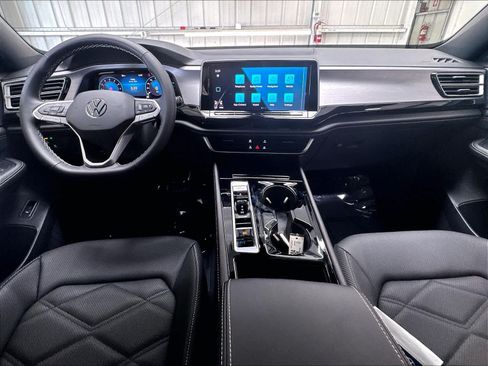 New 2026 Volkswagen Atlas Cross Sport SE AWD/4WD image 5