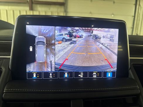 Used 2021 Chevrolet Tahoe Premier w/ Premium Package image 21