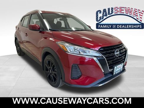 Used 2023 Nissan Kicks SV image 1