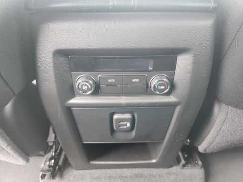 Used 2023 Chevrolet Traverse LT FWD image 26