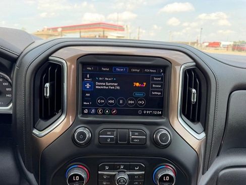 Used 2020 Chevrolet Silverado 1500 High Country w/ Technology Package AWD/4WD image 13