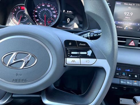 Used 2023 Hyundai Elantra SEL w/ Winter Weather Package FWD image 24