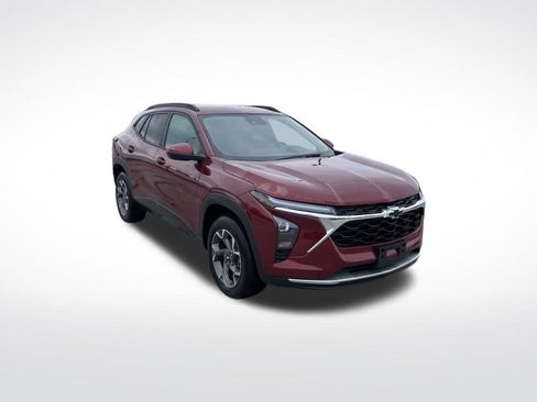 Used 2025 Chevrolet Trax LT w/ Driver Confidence Package image 7