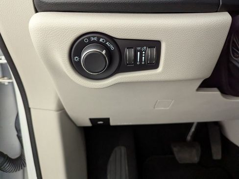 Certified 2022 Chrysler Voyager LX image 27