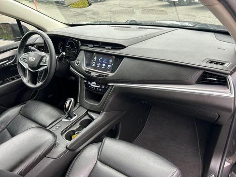 Used 2018 Cadillac XT5 Luxury w/ Driver Awareness Package AWD/4WD image 23