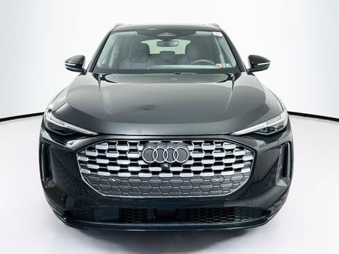 Used 2025 Audi Q5 Premium Plus w/ Premium Plus AWD/4WD image 2