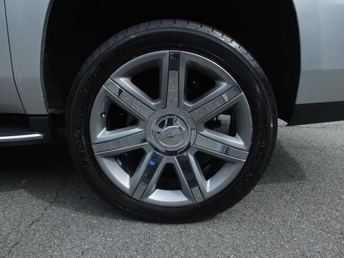 Used 2020 Cadillac Escalade ESV Luxury AWD/4WD image 10