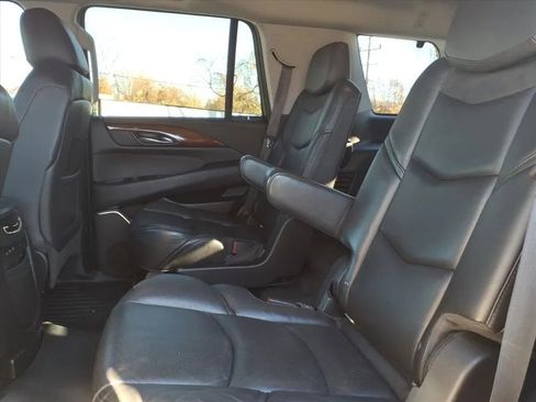Used 2018 Cadillac Escalade Premium Luxury image 24