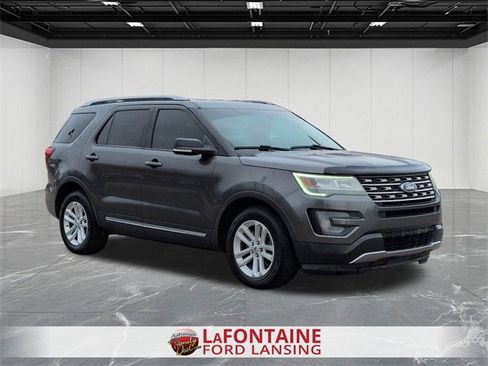 Used 2016 Ford Explorer XLT w/ Equipment Group 202A image 7