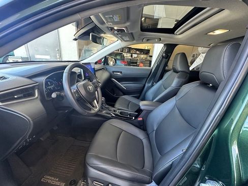 Used 2024 Toyota Corolla Cross XLE w/ Convenience Package AWD/4WD image 10