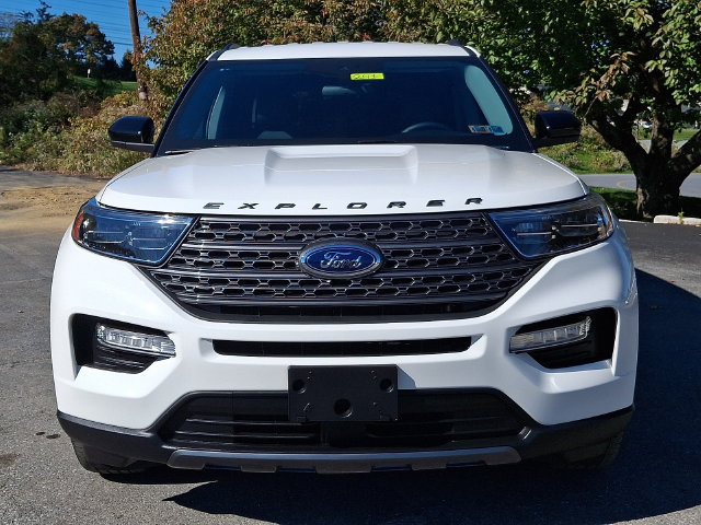 Used 2023 Ford Explorer XLT w/ Equipment Group 202A AWD/4WD image 2
