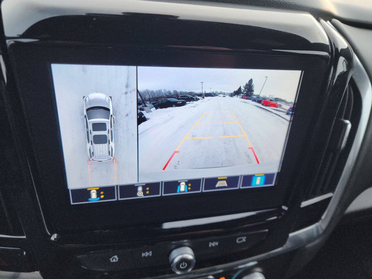 Used 2023 Chevrolet Traverse RS FWD image 26