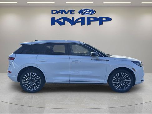 Used 2022 Lincoln Corsair Reserve w/ Equipment Group 201A AWD/4WD image 8