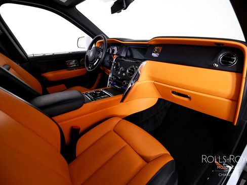 Certified 2020 Rolls-Royce Cullinan AWD/4WD image 38