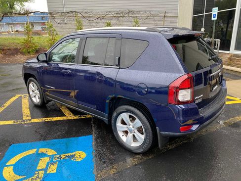 Used 2014 Jeep Compass Latitude AWD/4WD image 3