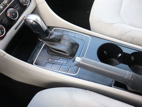 Used 2018 Volkswagen Passat 2.0T S image 17